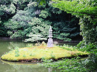 金閣寺 白蛇の塚